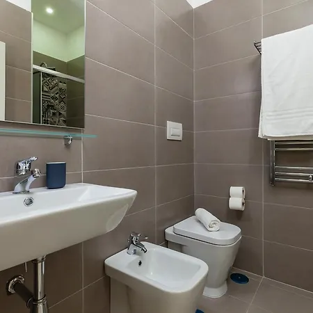 Maison d'hôtes Royal Art H Duomo - Centro, By Clapa Group 5*